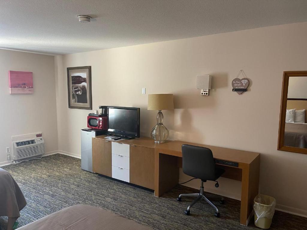 Camp Inn Lodge Au Sable エクステリア 写真