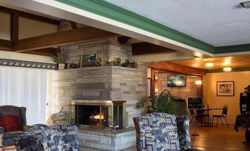 Camp Inn Lodge Au Sable エクステリア 写真